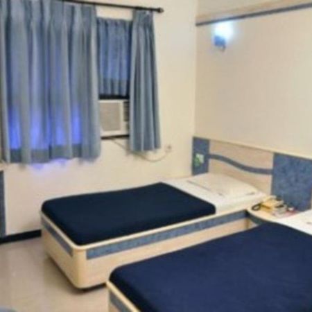 Hotel Everstar Rajkot Luaran gambar