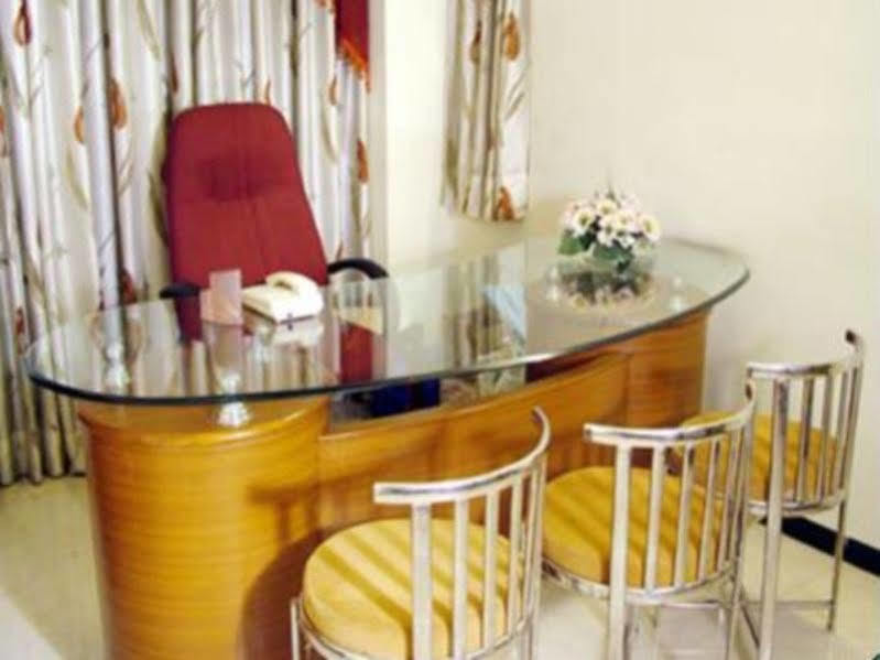 Hotel Everstar Rajkot Luaran gambar